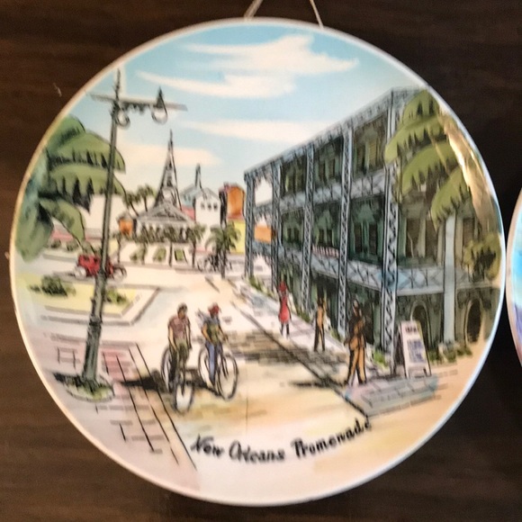 TWO Decorative WALL DECOR New Orleans plates - Picture 3 of 6